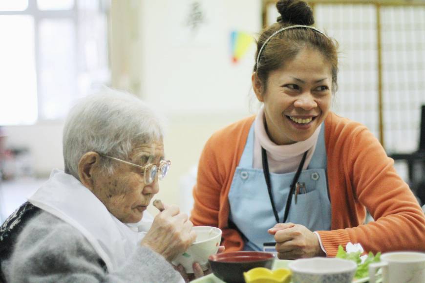 filipinli bayan bakıcı, filipinli bayan yardımcı, Filipinli bayan, Filipinli bayanlar, Filipinli çocuk dadıları